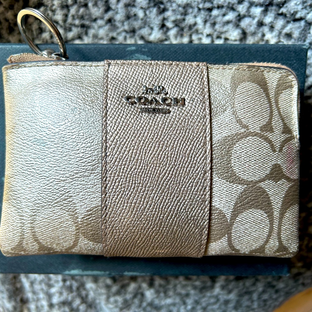 COACH SIGNATURE WRISTLET, Coach